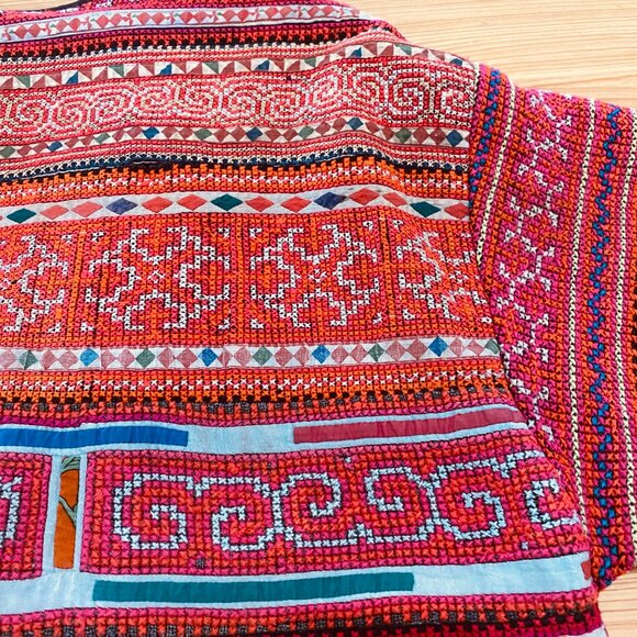 Rare Vintage Antique Hand Embroidered Hmong Coat - Picture 11 of 16